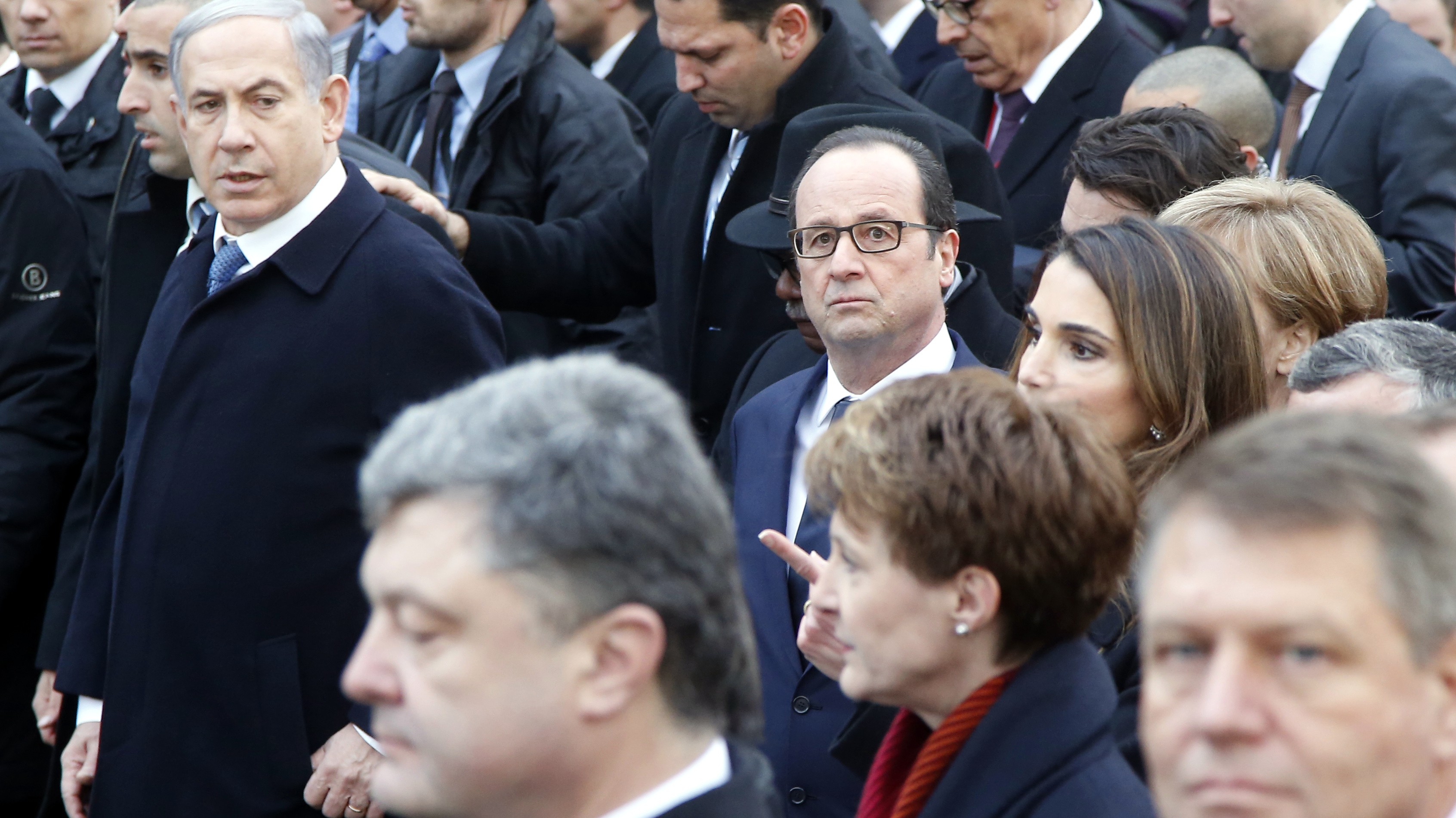 Benjamin Netanjahu (vľavo) na pochode spoločne s prezidentom Hollandeom (uprostred),